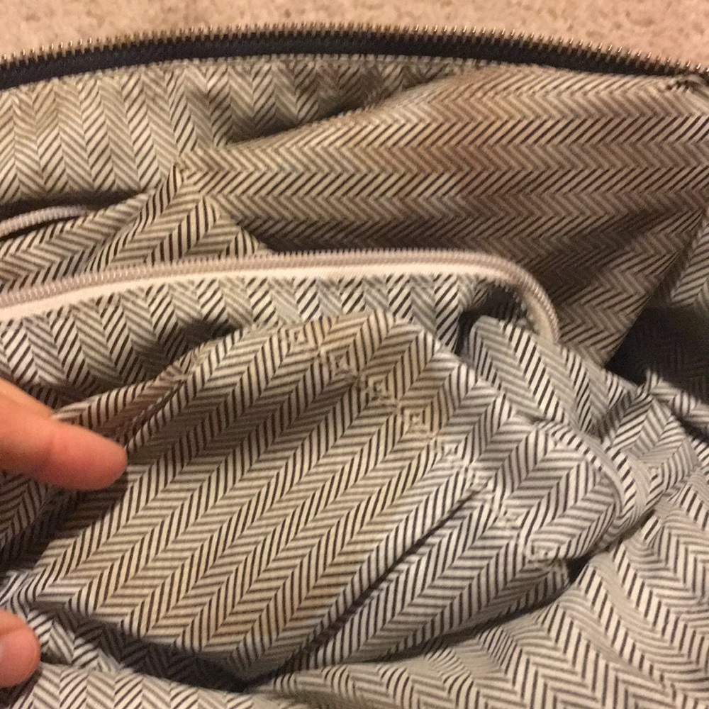 Steve Madden Tote Bag - Picture 11 of 16
